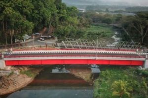 dukung-layanan-logistik-dan-transportasi-nataru-2024-kementerian-pupr-tuntaskan-penggantian-9-jembatan-ch-di-jawa-timur-WhatsApp Image 2023-12-18 at 15.23.05.jpeg