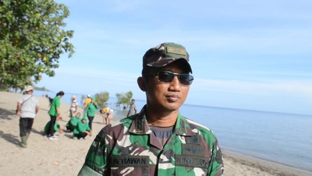 Peduli Lingkungan, Kodim 1603/Sikka Tanam Mangrove dan Bersihkan Pantai Kita di Alok Barat