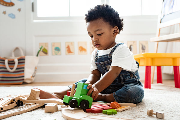 Orang Tua Jangan Salah, Bermain Sendirian Juga Penting untuk Anak 