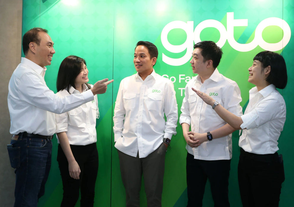 Komisaris dan Co-Chairman PT GoTo Gojek Tokopedia Tbk (GOTO), William Tanuwijaya, melakukan penjualan sebanyak 764,6 juta saham GOTO miliknya yang merupakan saham seri A