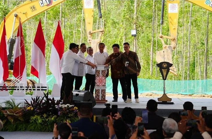 Presiden Jokowi meresmikan pembangunan tahap pertama Nusantara Superblock di kawasan IKN.