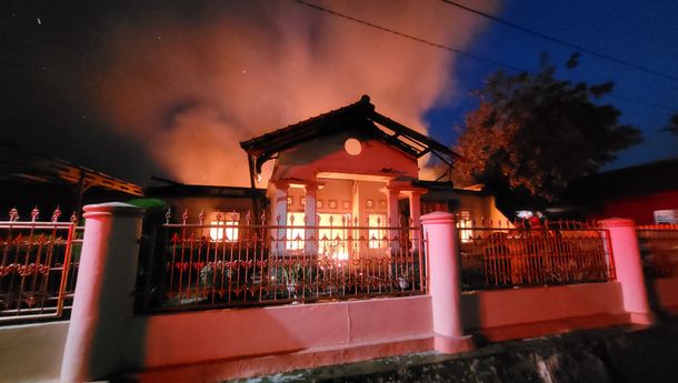 Diduga Karena Korsleting Lisrik, Satu Rumah Kebakaran di Perum Kopri