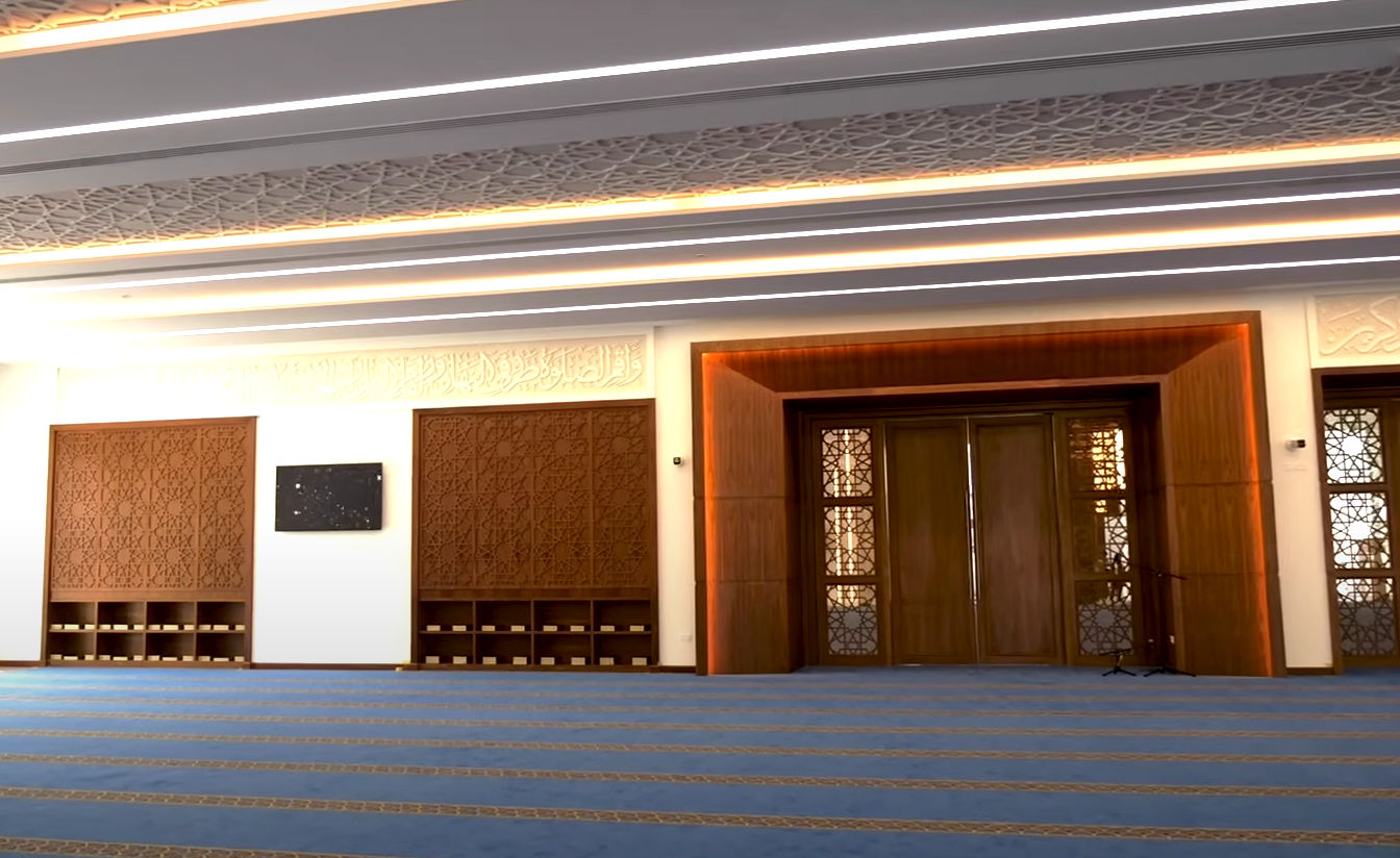 Salah satu sudut bagian dalam Masjid Jokowi di Abu Dhabi, Uni Emirat Arab