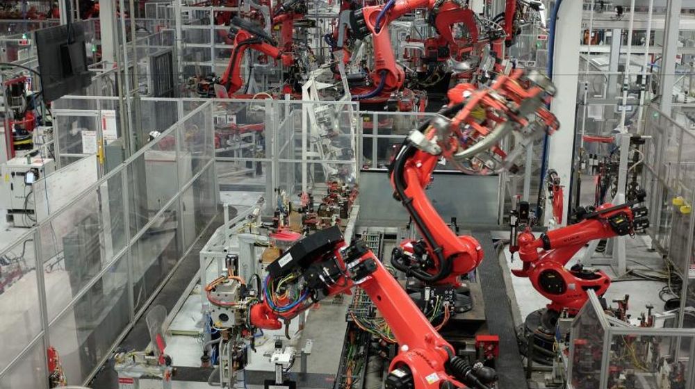 Robot di Pabrik Tesla Ternyata Pernah Serang Karyawan Hingga Cedera Serius