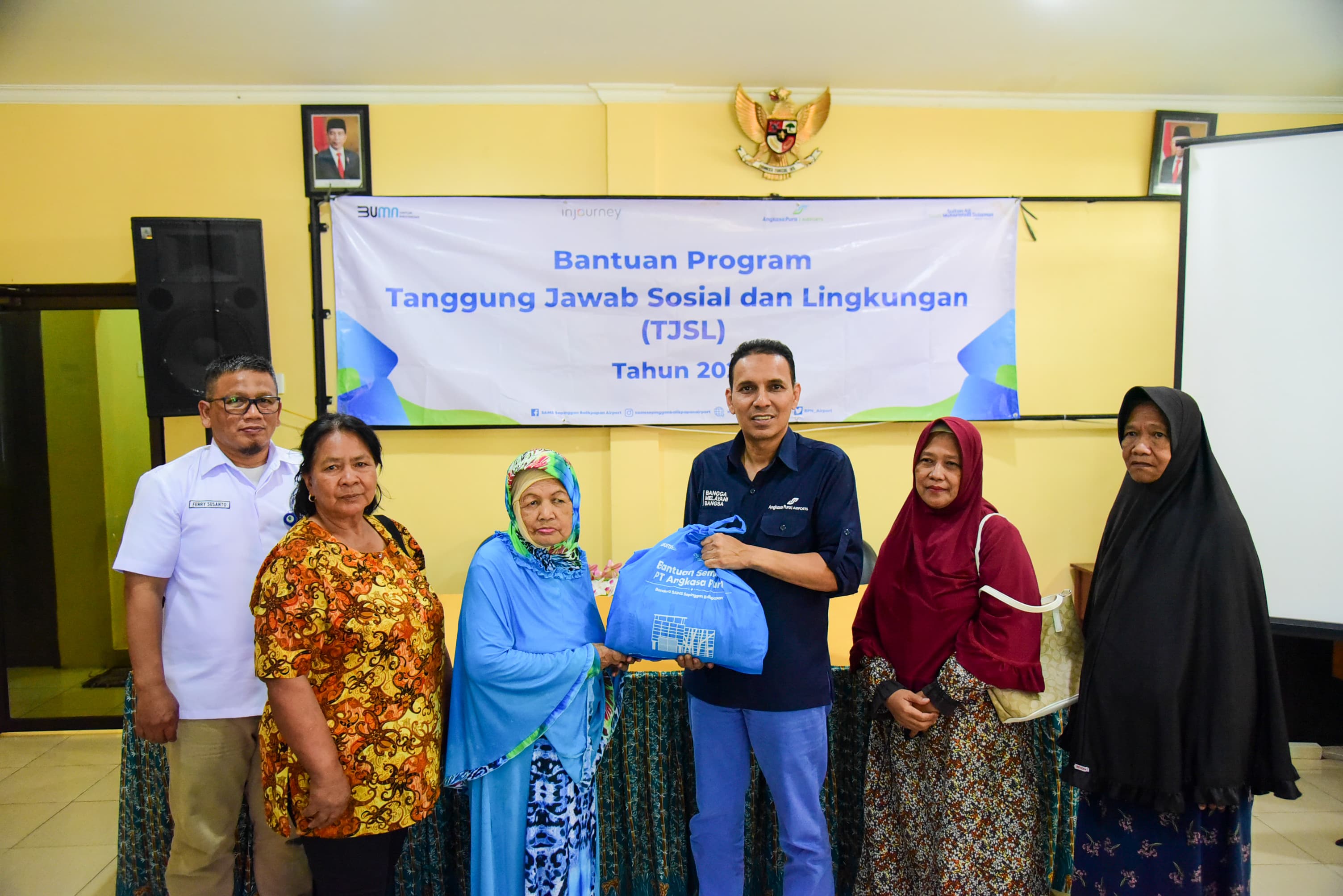 Mendekati Akhir Tahun 2023, Angkasa Pura I Berbagi Sembako