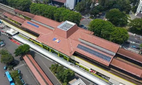 Solar panel di stasiun.jpeg