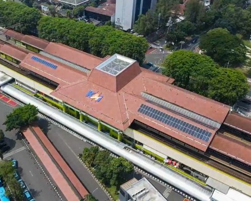 Solar panel di stasiun.jpeg