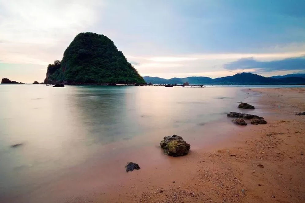 A-BANYUWANGI PANTAI MERAH.JPG
