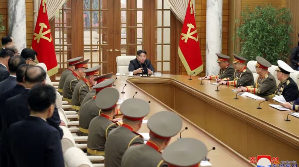 Pemimpin Korea Utara Kim Jong Un bertemu dengan komandan Tentara Rakyat Korea, di markas besar Komite Sentral Partai