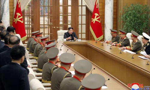 Pemimpin Korea Utara Kim Jong Un bertemu dengan komandan Tentara Rakyat Korea, di markas besar Komite Sentral Partai