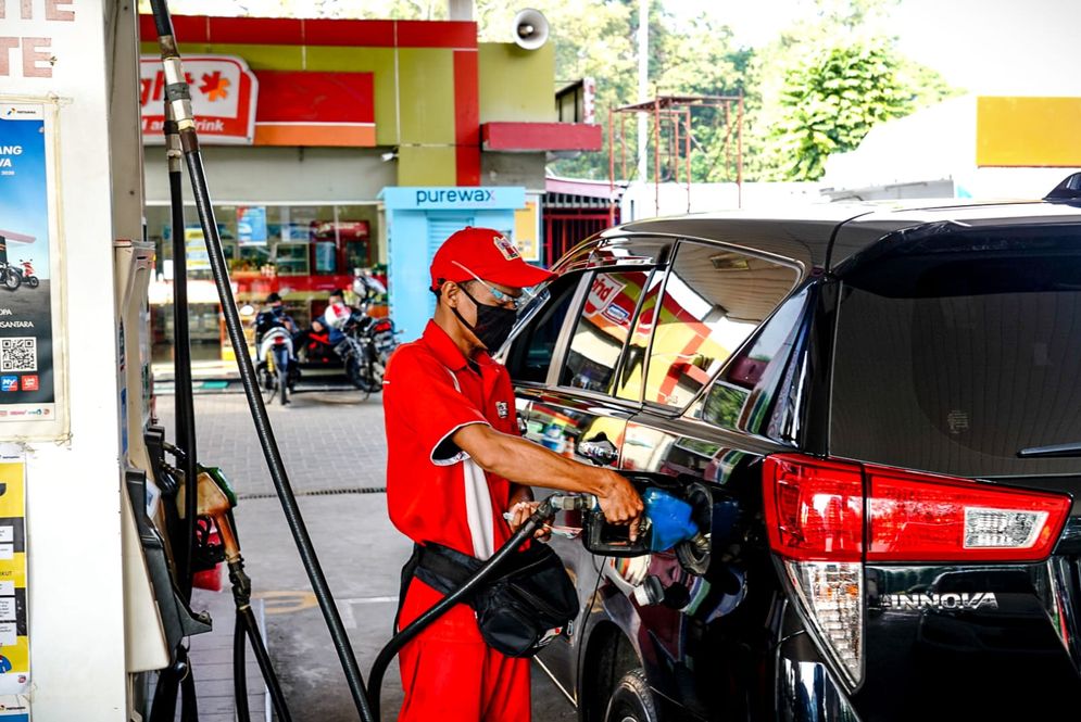 Ilustrasi pengisian BBM di SPBU Pertamina