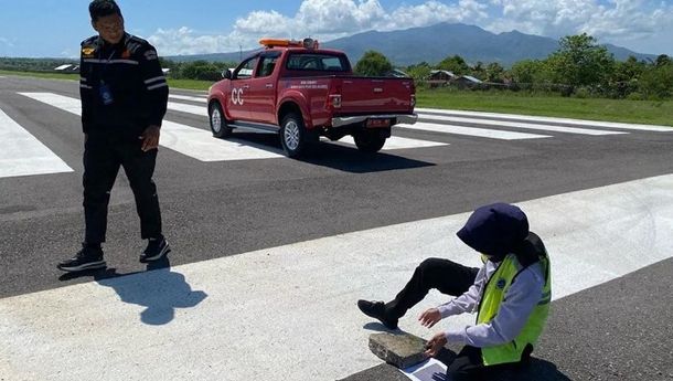 Terdampak Erupsi Gunung Lewotobi Laki-laki, Bandara Frans Seda Ditutup Sementara