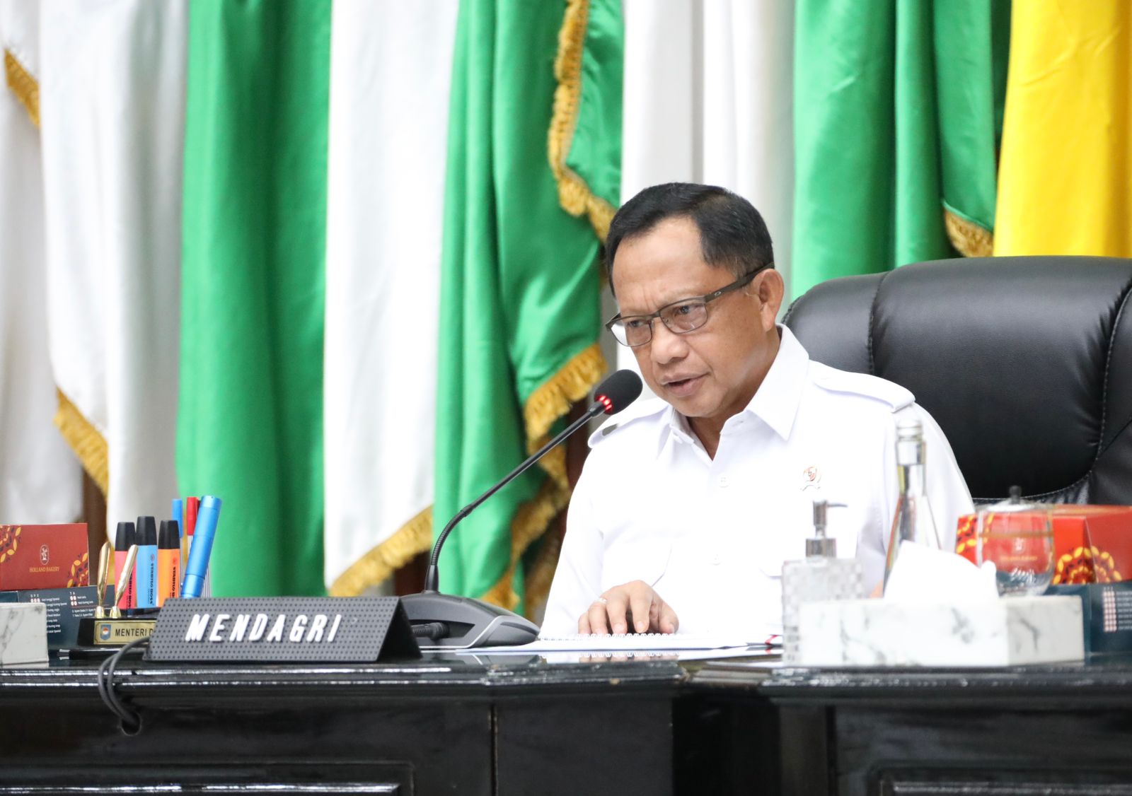 Menteri Dalam Negeri (Mendagri) Muhammad Tito Karnavian saat Rakor Pengendalian Inflasi Daerah di Jakarta, Rabu, 3 Januari 2024.