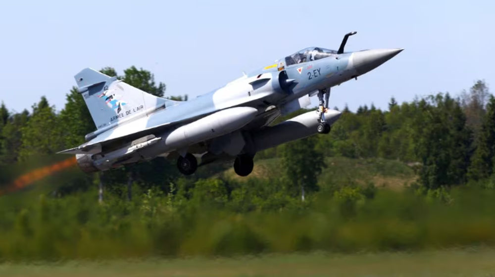 Pesawat tempur Mirage 2000-5 Angkatan Udara Prancis lepas landas selama Misi Pengawasan Udara Baltik NATO di pangkalan udara militer Amari, Estonia