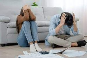 Ilustrasi remaja yang bingung mencari bisnis sampingan.