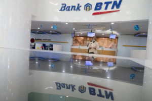 Emiten bank plat merah yang fokus pada pembiayaan rumah, PT Bank Tabungan Negara (Persero) Tbk (BBTN) atau Bank BTN berhasil mengurangi aset berkualitas rendah atau kredit macert (Non-Performing Loan/NPL) sekitar Rp900 miliar pada akhir 2023.