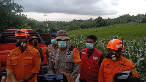 Tim Sar Gabungan Polda NTT Lakukan  Patroli dengan Sasaran Tenda-Tenda Pengungsian di Lereng Gunung Lewotobi