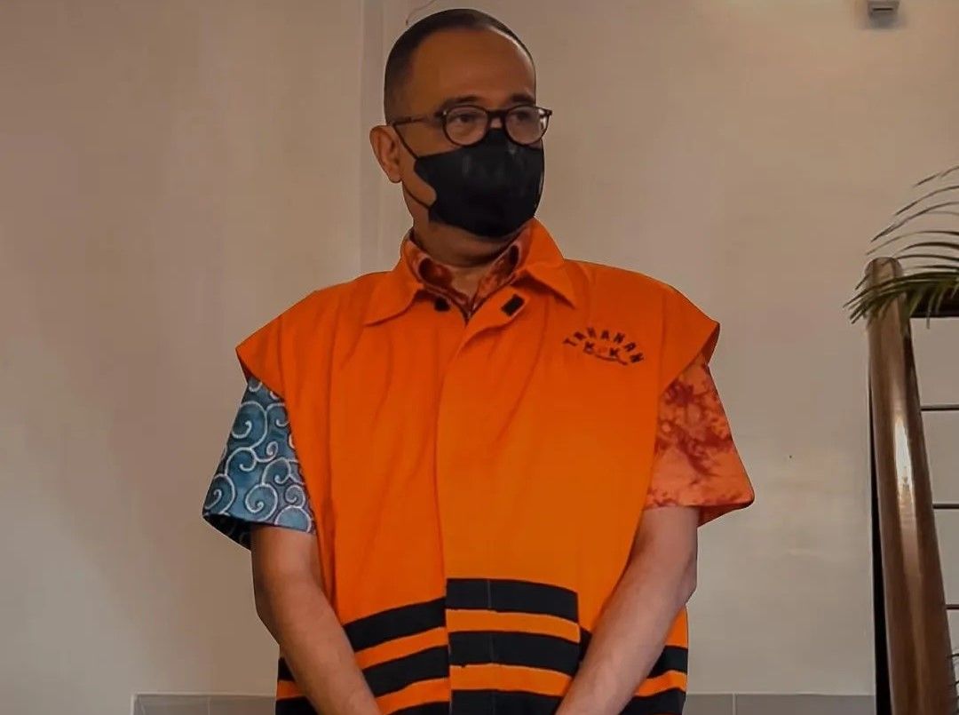 Rafael Alun ketika menggunakan rompi oranye khas KPK