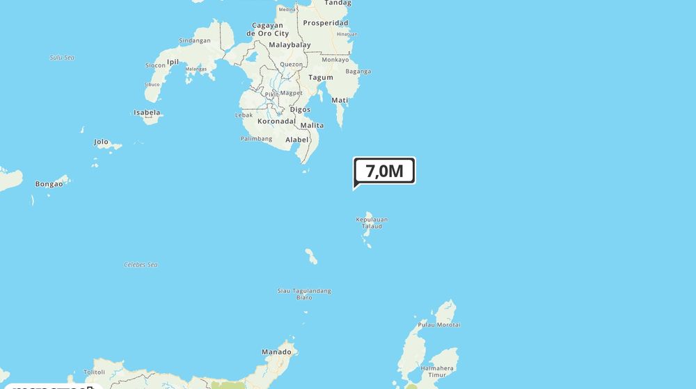 Pusat gempa berada di laut 85 km Barat Laut Pulau Karatung