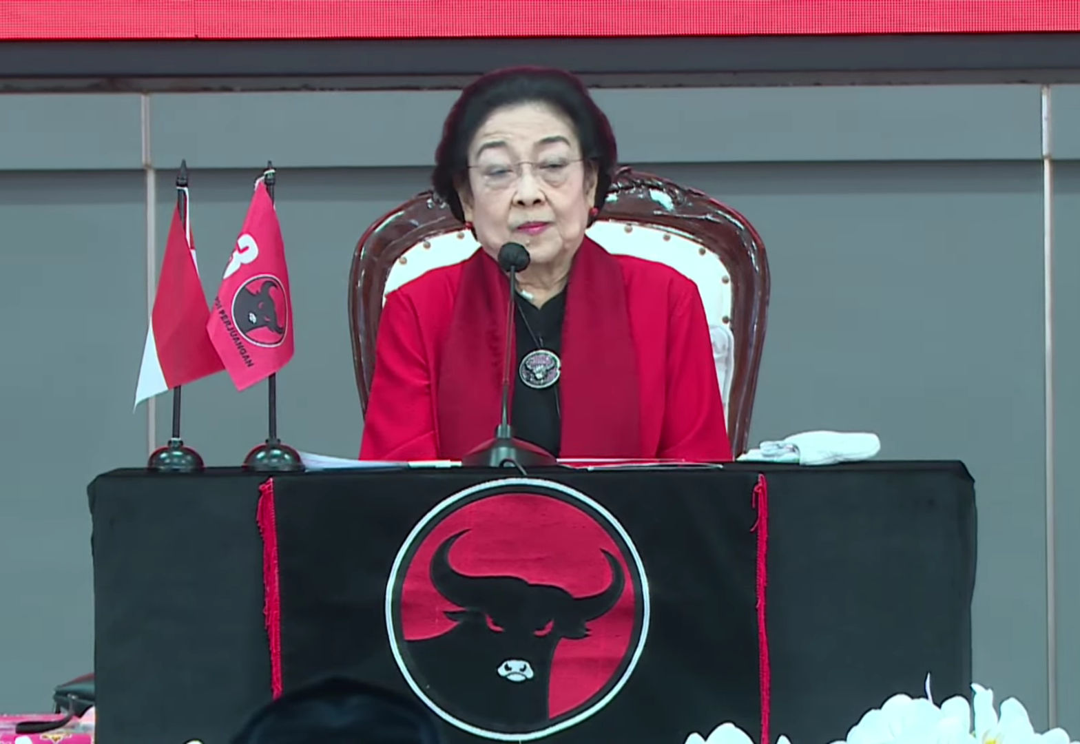Ketua Umum Partai PDI Perjuangan Megawati Soekarnoputri saat memberikan pidatonya dalam acara HUT ke-51