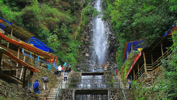 Pesona Telaga Sarangan di  Kawasan Gunung Lawu 