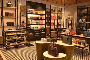 Tembus Rp24 Kuadriliun di 2023, Mengapa Ahli Prediksi Pasar Barang Branded Tahun Ini Lesu?