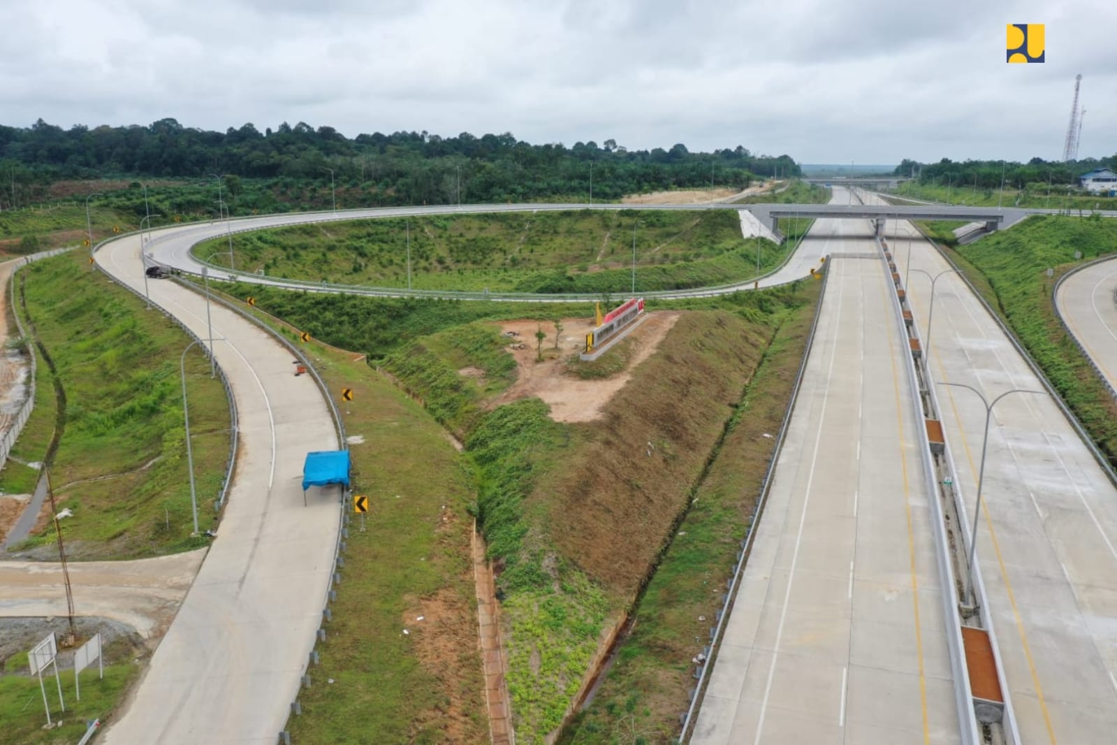 Kementerian Pekerjaan Umum dan Perumahan Rakyat (PUPR) dan PT Hutama Karya (Persero) memastikan pembangunan 8 ruas di Jalan Tol Trans Sumatra (JTTS) akan rampung tahun 2024. 