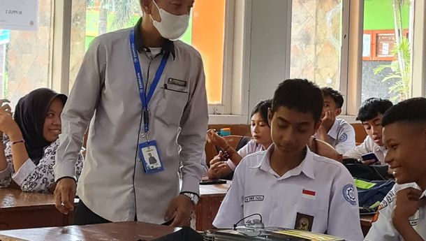 Dosen IIB Darmajaya Sharing Ilmu Jurnalistik di SMKN 8 Bandarlampung 