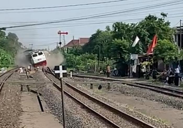 KA Pandulungan yang mengalami petaka di Sidoarjo