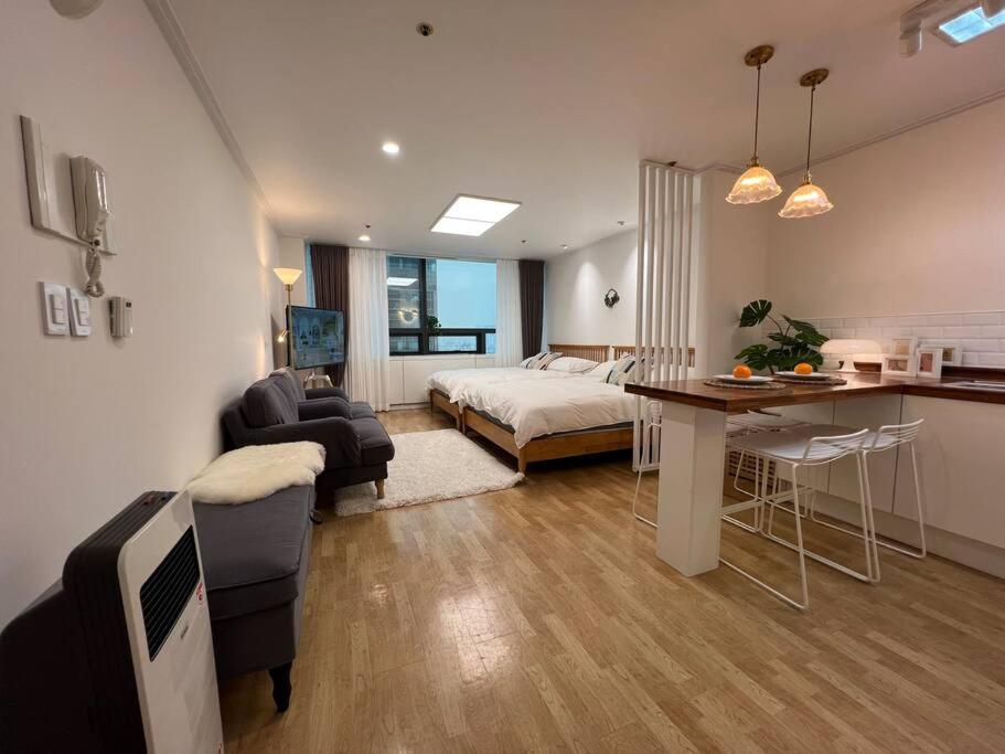 seoul rental apartment long term        <h3 class=