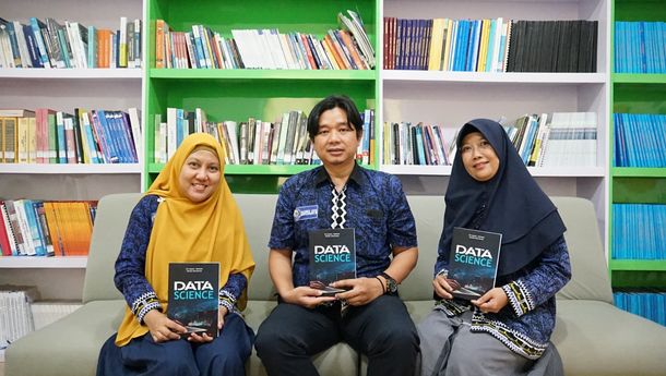  Dosen Darmajaya Terbitkan Buku Data Science sebagai Penunjang Prodi Sains Data