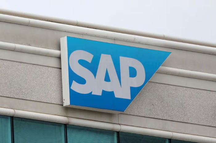 Logo SAP terlihat di kantor mereka di Reston, Virginia, AS (Reuters/Andrew Kelly)