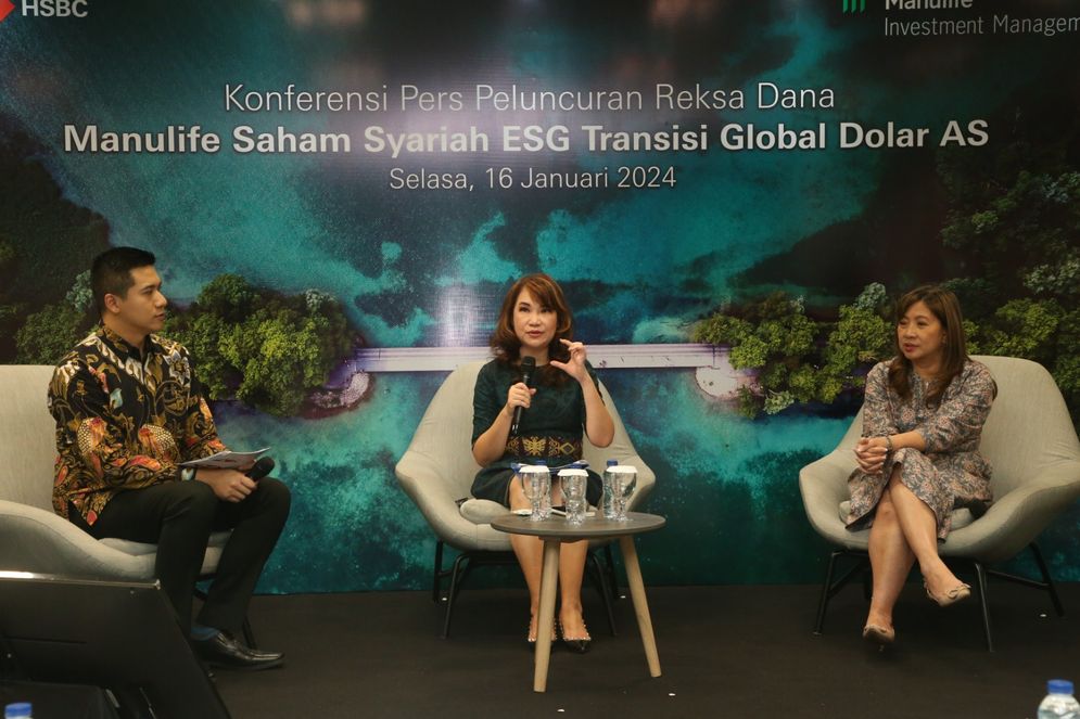 Reksa Dana MAGET, Diversifikasi Investasi Bagi Investor Peduli Lingkungan  Chief Economist & Investment Strategist PT Manulife Aset Manajemen Indonesia, Katarina Setiawan (kiri) bersama Director of Wealth & Personal Banking PT Bank HSBC Indonesia, Lanny Hendra (kanan), memberikan pemaparan dalam talk show terkait peluncuran reksa dana Manulife Saham Syariah ESG Transisi Global Dolar AS (MAGET) Kelas A2 di Jakarta, Selasa (16/1). Portofolio investasi MAGET Kelas A2 akan terfokus pada perusahaan-perusahaan dengan tata kelola yang bersih, dampak sosial yang baik, dan mengutamakan keberlanjutan.