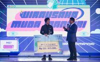 Pemberian hadiah kepada peserta WMM Award 2023 di JW Marriot, Surabaya, Jumat 19 Januari 2024