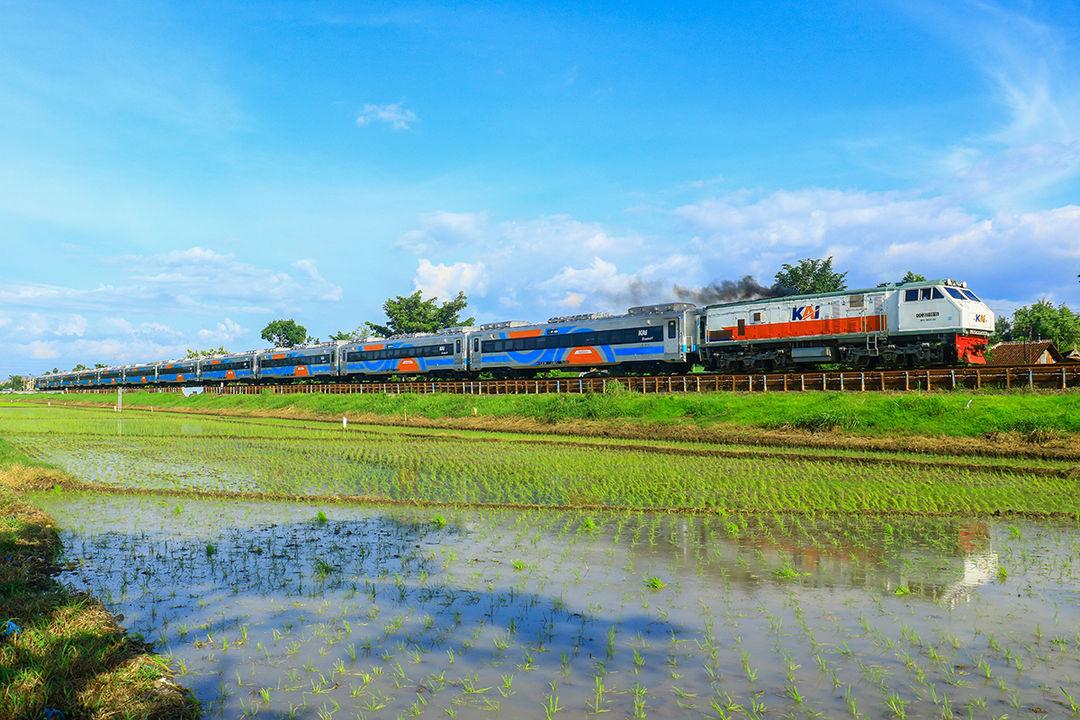 Pengiriman Rangkaian Kereta Eksekutif New Generation milik KA Taksaka ke Yogyakarta usai menjalani pengecekan di Balai Yasa Surabaya Gubeng, Jumat 12 Januari 2024