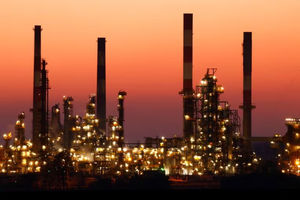 Cerobong asap dari Total kilang minyak Grandpuits terlihat tepat setelah matahari terbenam, tenggara Paris