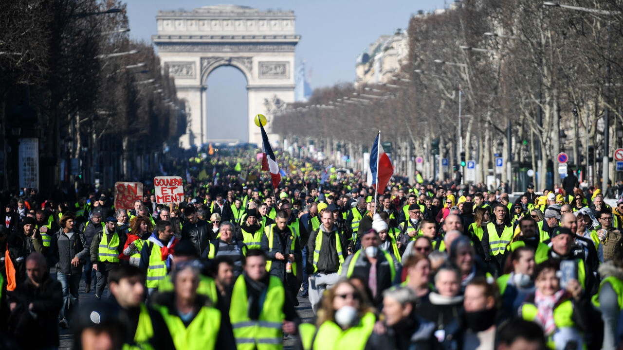 Gerakan rompi kuning di Prancis. 