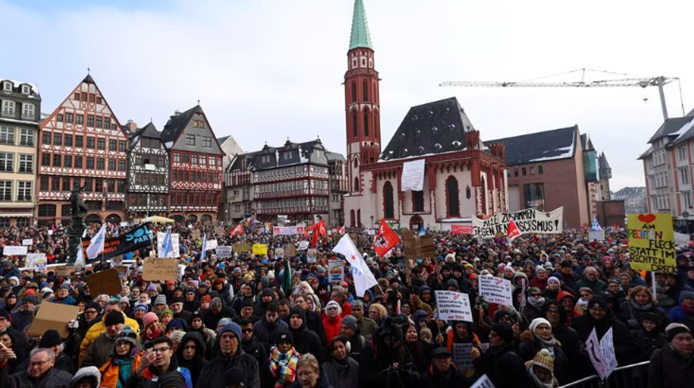 Puluhan ribu orang menghadiri aksi protes menentang partai Alternatif untuk Jerman (AfD), ekstremisme sayap kanan dan untuk perlindungan demokrasi di Frankfurt