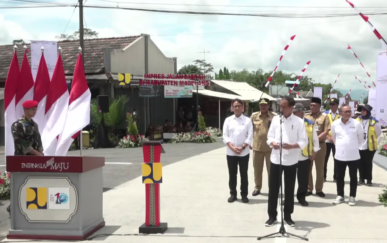 Presiden Jokowi Meresmikan Inpres Jalan Daerah Ruas Muntilan-Keningar, Magelang, Senin 22 Januari 2024
