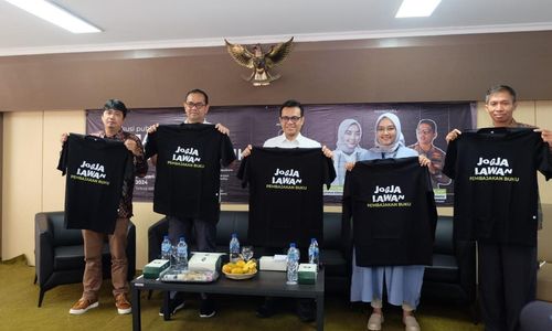 bajak buku.jpg