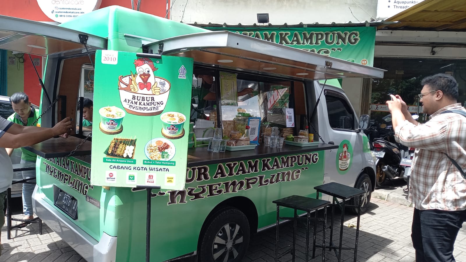 Food Truck Bubur Ayam Kampung Nyemplung di Bintaro, Rabu, 24 Januari 2024. 