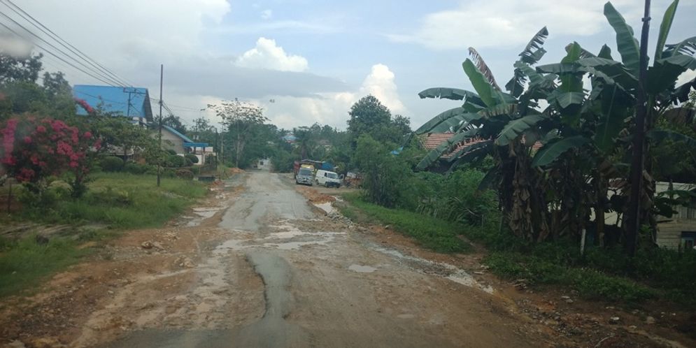 jalan rusak.jpg