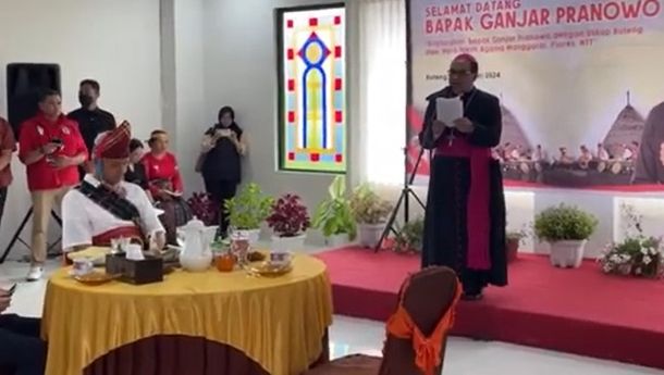 Sambut  Capres Ganjar Pranowo Sebelum Berkampanye di Ruteng, Uskup Sipri Berpesan: 'Lakukanlah Semuanya dalam Kasih'