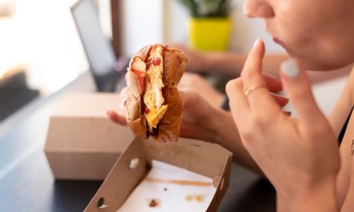 5 Cara Atasi Keracunan Akibat Konsumsi Makanan Basi