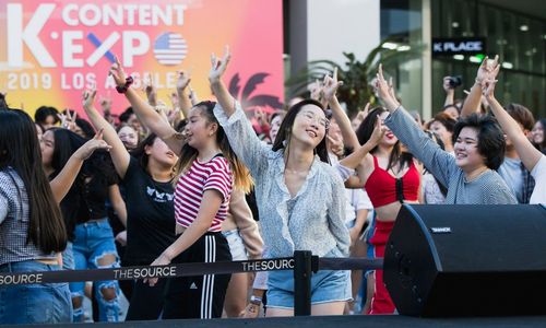Banyak Fans K-Pop Mengaku Menyesal Karena Keluarkan Banyak Uang untuk 6 Hal Ini