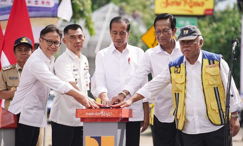 jokowi jalan.jpg