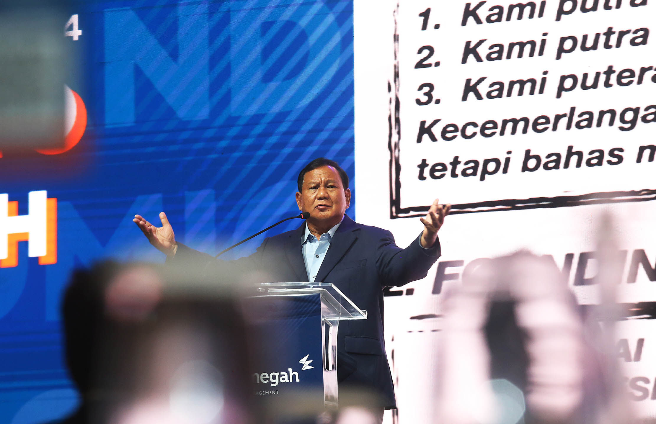 Capres Prabowo Subianto saat berbicara dalam acara Trimegah Political and Economic Outlook 2024 dengan tema “The Urgency to Ignite Growth” yang berlangsung di Ritz-Carlton Jakarta, 31 Januari 2024. Foto : Panji Asmoro/TrenAsia  