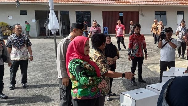 Walikota Bersama Kapolresta Bandar Lampung Cek Gudang Logistik Pemilu