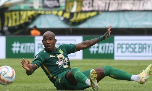 A-Paulo-Henrique-striker-Persebaya-Surabaya-saat-melawan-Bhayangkara-FC-Liga-1-2023.jpg