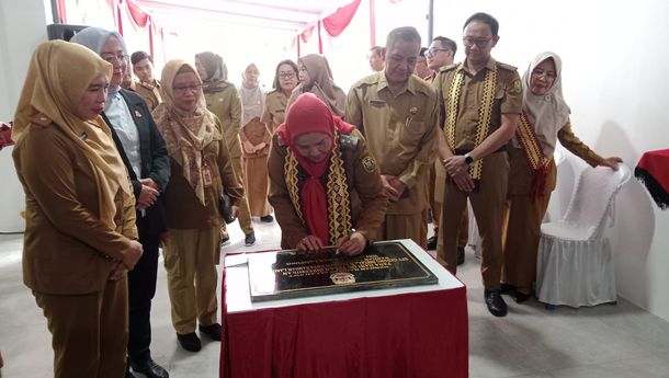 Walikota Eva Dwiana Resmikan Gedung UPT Instalasi Farmasi Bandar Lampung